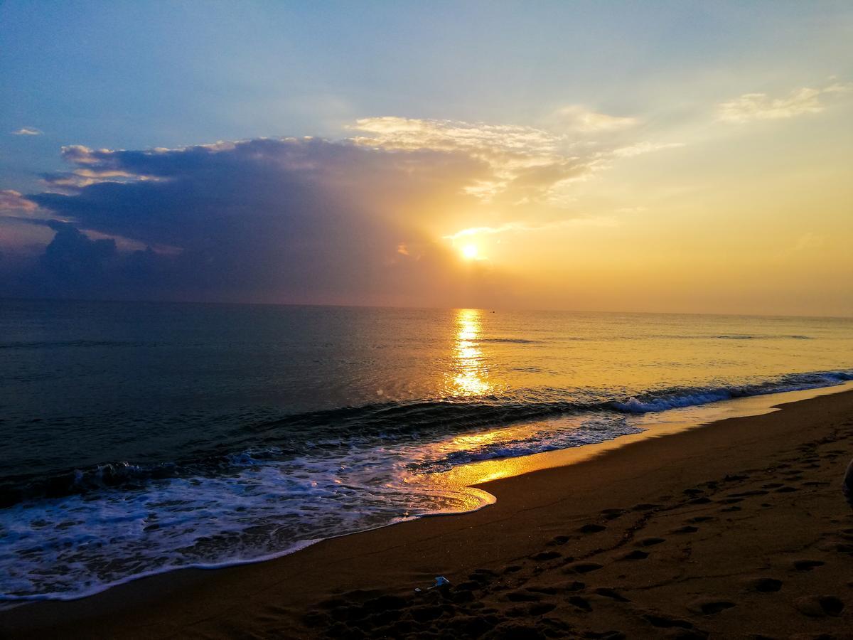 Kunam Beach Rest Inn Batticaloa Exterior photo