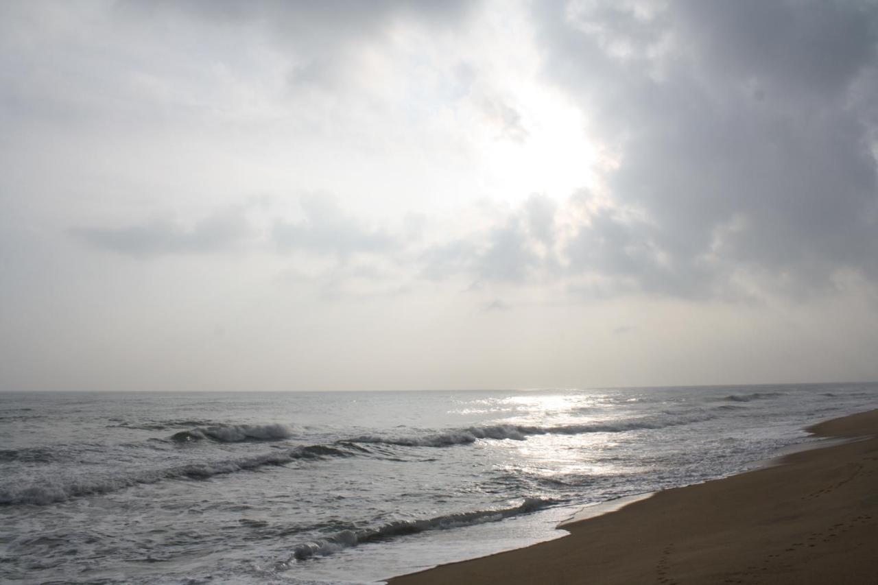 Kunam Beach Rest Inn Batticaloa Exterior photo